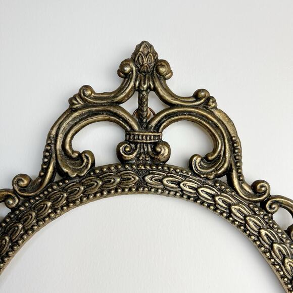 Vintage 50s Italian Gilt Brass Oval Frame – Heavy 17"x12" Rococo Wall Art - Picture 3 of 8